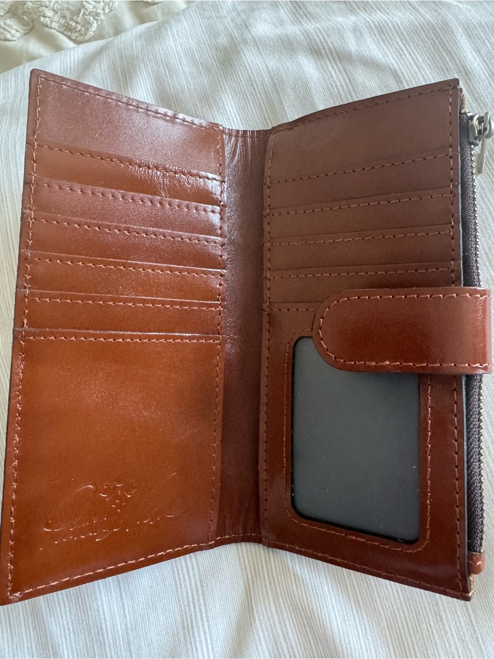Patricia Nash - Brown Leather Snap Wallet with Embossed Clover Logo - Picture 3 of 4